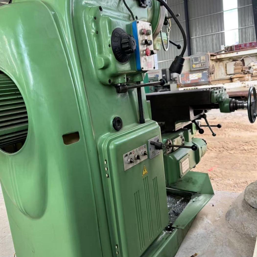 XA5032 Vertical Knee-Type Milling Machine – 320mm Table Width - 图片 2