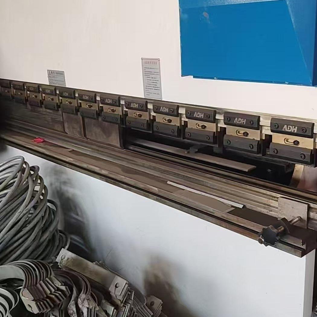 Anhui Donghai WC67K-100T/3200 CNC Hydraulic Press Brake - 图片 2